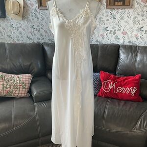 Vintage Bridal Long Lace Pearl Nightgown Size Medium Ivory Lace